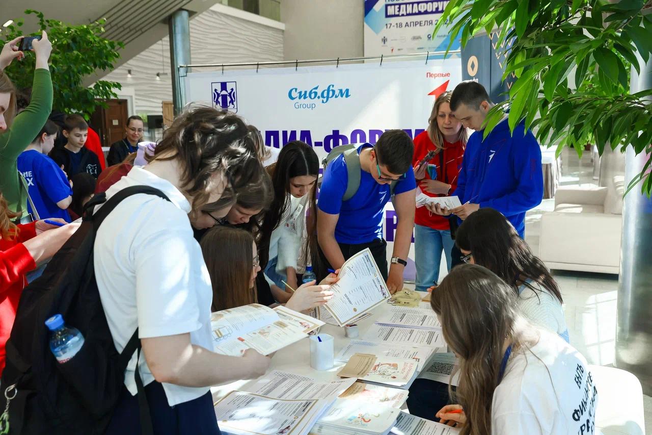 Фото Создание роботов и борьба с мошенниками. Свыше 600 школьников посетили форум «Медиапритяжение. Новосибирь» 3 - Сиб.ФМ Фото Создание роботов и борьба с мошенниками. Свыше 600 школьников посетили форум «Медиапритяжение. Новосибирь» 3